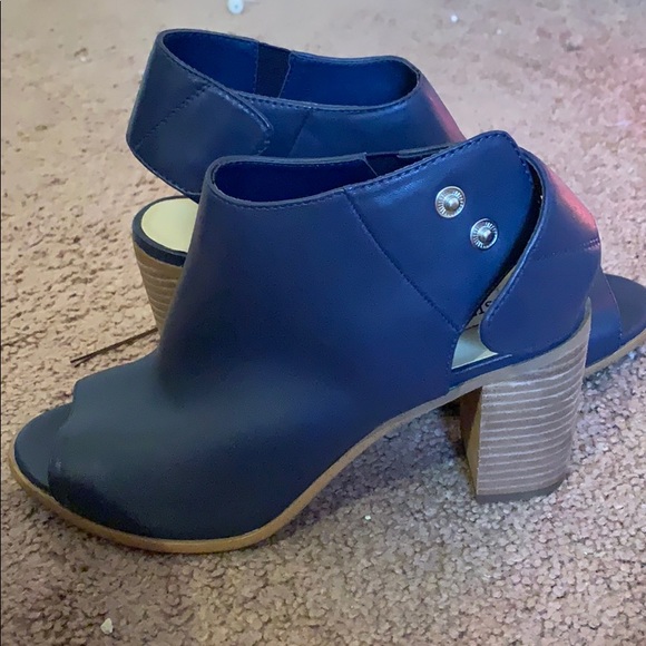 Steve Madden Women's Nonstp Bootie (never worn) - Picture 2 of 5